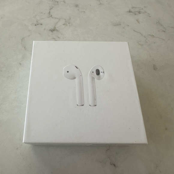 Apple AirPods with Wireless Charging Case